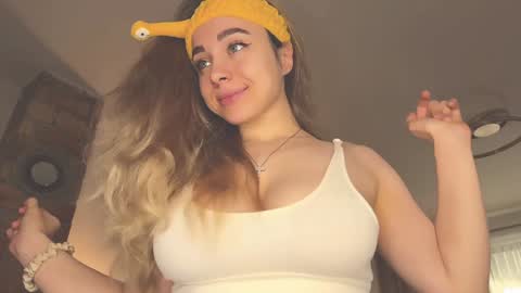 Snapshot of tatti_1 chatting on 12/03/24, 06:48 Tata online show from 12/03/24, 06:48