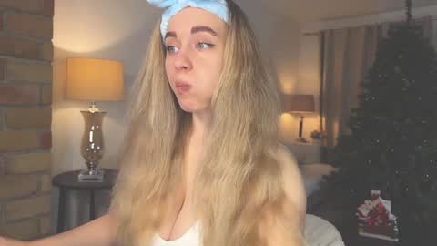 Snapshot of tatti_1 chatting on 12/13/24, 04:11 Tata online show from 12/13/24, 04:11