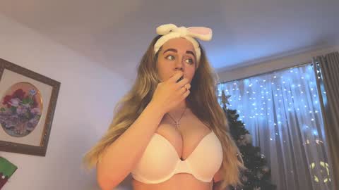 Snapshot of tatti_1 chatting on 12/26/24, 09:47 Tata online show from 12/26/24, 09:47