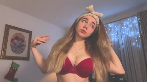 Snapshot of tatti_1 chatting on 12/30/24, 03:03 Tata online show from 12/30/24, 03:03