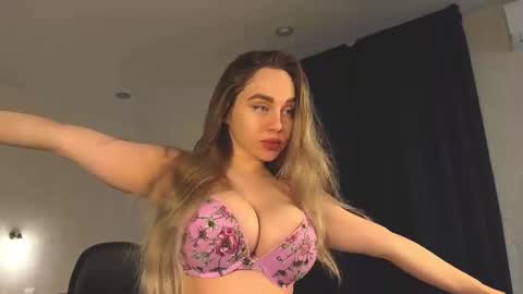 Snapshot of tatti_1 chatting on 02/28/25, 04:10 Tata online show from 02/28/25, 04:10