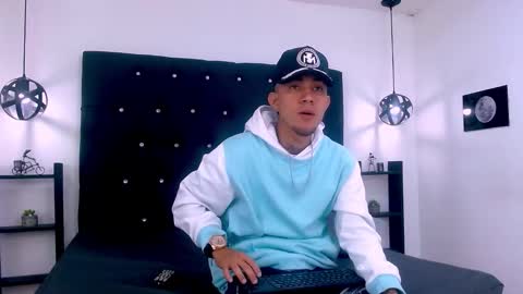 Snapshot of tattoo22_ chatting on 11/17/25, 12:22 Tattoo online show from 11/17/25, 12:22