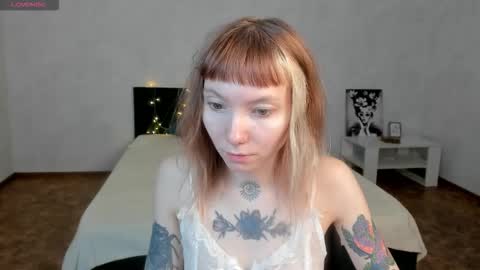 Snapshot of tattoo_artbaby chatting on 09/22/25, 01:29 tattoo_artbaby online show from 09/22/25, 01:29