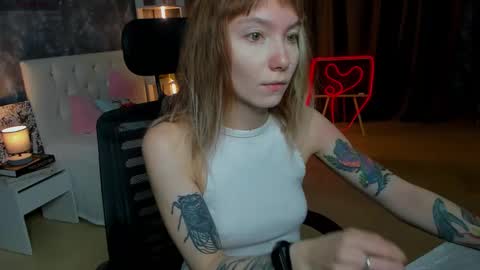 Snapshot of tattoo_artbaby chatting on 10/17/25, 02:04 tattoo_artbaby online show from 10/17/25, 02:04