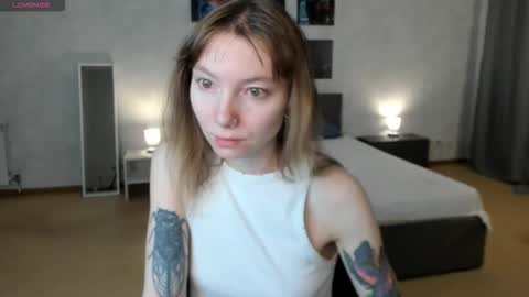 Snapshot of tattoo_artbaby chatting on 11/18/25, 01:33 tattoo_artbaby online show from 11/18/25, 01:33