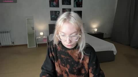 Snapshot of tattoo_artbaby chatting on 12/15/25, 01:32 tattoo_artbaby online show from 12/15/25, 01:32