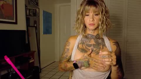 Snapshot of tattooed_natalia chatting on 11/02/25, 09:55 Natalia 3 online show from 11/02/25, 09:55