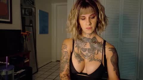 Snapshot of tattooed_natalia chatting on 12/15/25, 12:53 Natalia 3 online show from 12/15/25, 12:53