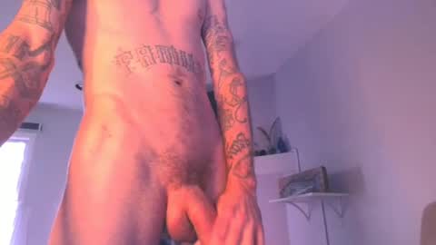 Snapshot of tattooednudedude chatting on 01/04/25, 01:21 Mr. Favorite online show from 01/04/25, 01:21