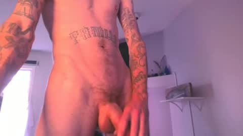 Snapshot of tattooednudedude chatting on 01/05/25, 01:47 Mr. Favorite online show from 01/05/25, 01:47