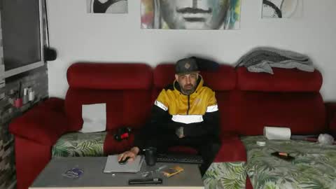 Snapshot of tatuadorhotxxx chatting on 11/27/25, 05:53 Tatuado20cm online show from 11/27/25, 05:53