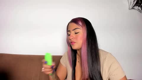 Tatiana Gomez online show from 02/05/26, 08:41