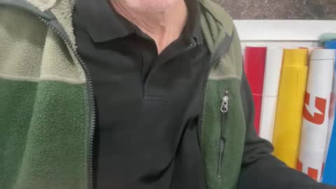 Snapshot of tauromolo chatting on 10/28/25, 12:25 tauromolo online show from 10/28/25, 12:25