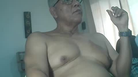 Snapshot of tavo58 chatting on 01/04/25, 12:38 alvarito online show from 01/04/25, 12:38