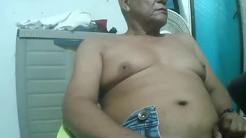 Snapshot of tavo58 chatting on 01/16/25, 11:27 alvarito online show from 01/16/25, 11:27