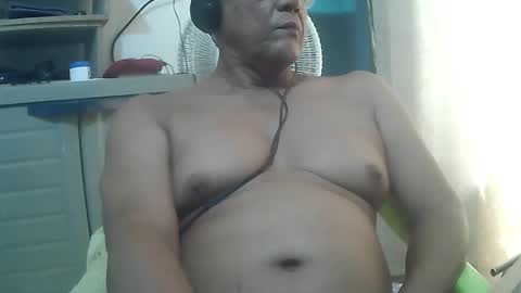 Snapshot of tavo58 chatting on 02/21/25, 03:10 alvarito online show from 02/21/25, 03:10