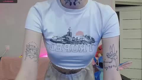 Snapshot of tayaavis chatting on 02/28/25, 04:10 Taya online show from 02/28/25, 04:10