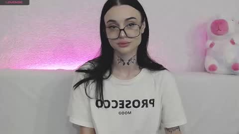 Snapshot of tayaavis chatting on 10/20/25, 05:02 Taya online show from 10/20/25, 05:02