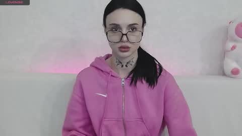 Snapshot of tayaavis chatting on 10/28/25, 09:17 Taya online show from 10/28/25, 09:17