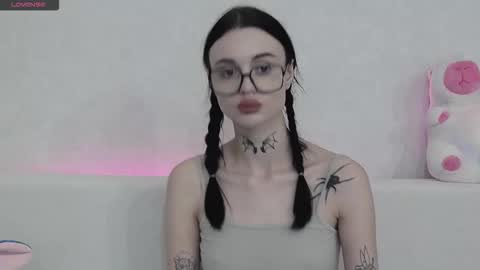 Snapshot of tayaavis chatting on 10/30/25, 08:20 Taya online show from 10/30/25, 08:20