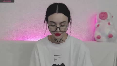 Snapshot of tayaavis chatting on 11/21/25, 03:33 Taya online show from 11/21/25, 03:33