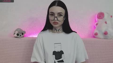 Snapshot of tayaavis chatting on 12/21/25, 04:58 Taya online show from 12/21/25, 04:58