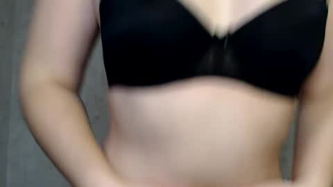 Snapshot of tayagirl chatting on 12/03/25, 11:14 Taya online show from 12/03/25, 11:14