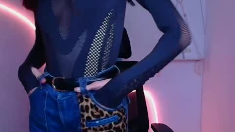 Taya online show from 12/18/25, 06:41