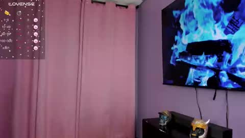 Snapshot of taybunny18 chatting on 02/27/25, 01:16 online show from 02/27/25, 01:16