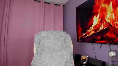 Snapshot of taybunny18 chatting on 03/08/25, 08:22 online show from 03/08/25, 08:22