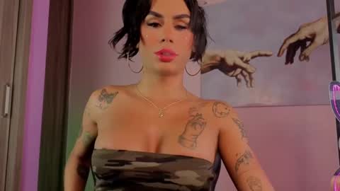 Snapshot of taybunny18 chatting on 09/22/25, 03:41 online show from 09/22/25, 03:41