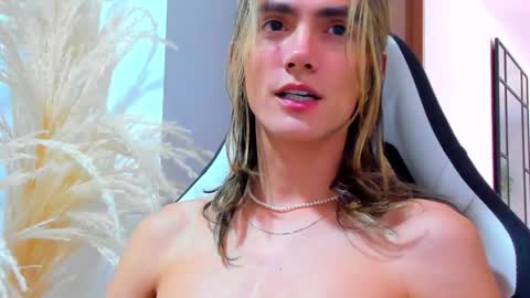 Snapshot of tayler_swift1 chatting on 10/13/25, 02:50 tayler_swift1 online show from 10/13/25, 02:50