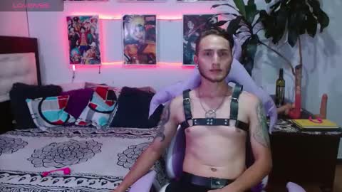 Snapshot of tayler_v2 chatting on 02/18/25, 01:54 TAYLER online show from 02/18/25, 01:54