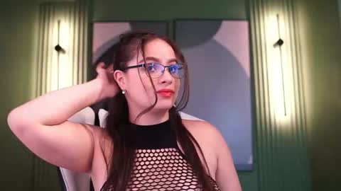 Snapshot of taylerkim chatting on 10/09/25, 06:50 Teylor Kim online show from 10/09/25, 06:50