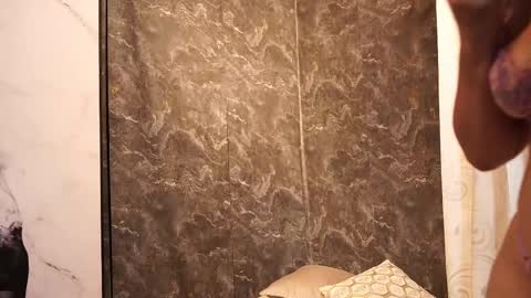 Snapshot of taylerkim chatting on 10/21/25, 08:20 Teylor Kim online show from 10/21/25, 08:20