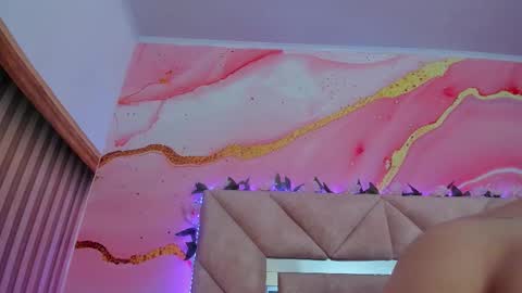 Sarah  online show from 10/24/25, 06:59