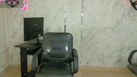 taylor_gil0 online show from 05/01/26, 01:37