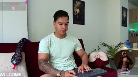 Snapshot of taylor_johnn chatting on 09/26/25, 04:44 Penagos zz    online show from 09/26/25, 04:44