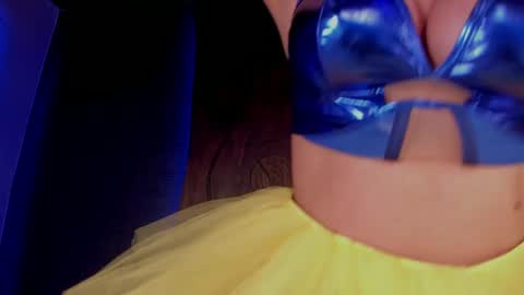 Snapshot of taylor_jonnees chatting on 12/13/24, 06:59 Taylor Help me to get 100 thumbs up online show from 12/13/24, 06:59