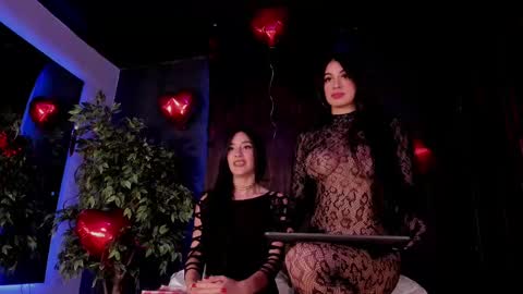 Snapshot of taylor_jonnees chatting on 02/14/25, 11:31 Taylor Help me to get 100 thumbs up online show from 02/14/25, 11:31