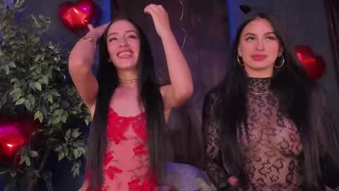 Snapshot of taylor_jonnees chatting on 02/14/25, 02:54 Taylor Help me to get 100 thumbs up online show from 02/14/25, 02:54