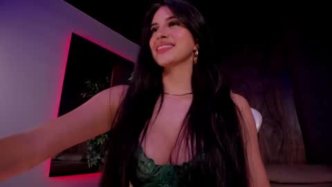 Snapshot of taylor_jonnees chatting on 02/15/25, 07:06 Taylor Help me to get 100 thumbs up online show from 02/15/25, 07:06