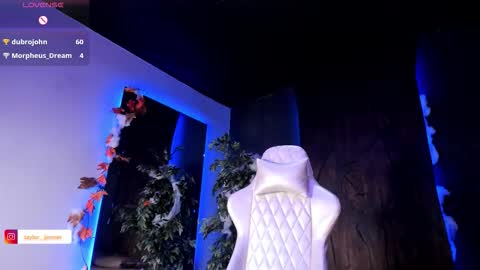 Snapshot of taylor_jonnees chatting on 10/14/25, 05:03 Taylor Help me to get 100 thumbs up online show from 10/14/25, 05:03