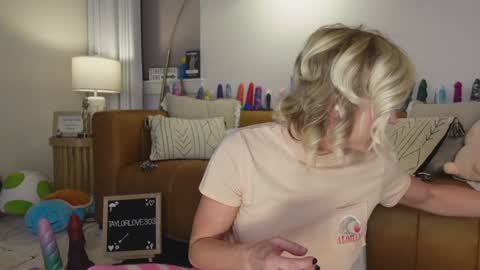 Taylor --  online show from 09/30/25, 10:09