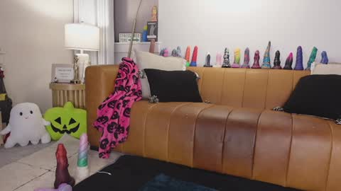 Taylor --  online show from 10/09/25, 10:35