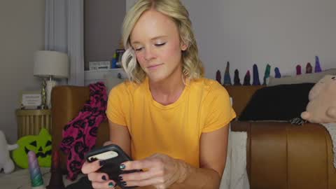 Taylor --  online show from 10/12/25, 10:03