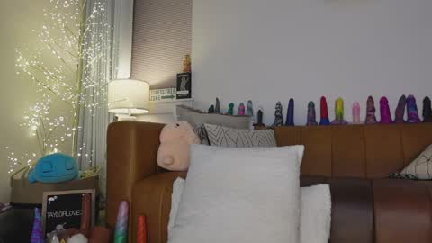 Taylor --  online show from 04/05/26, 10:12