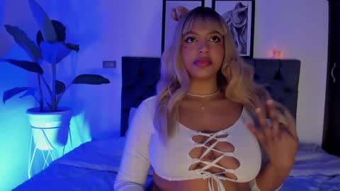 Snapshot of taylor_sexyy chatting on 11/12/25, 03:29 Taylor online show from 11/12/25, 03:29