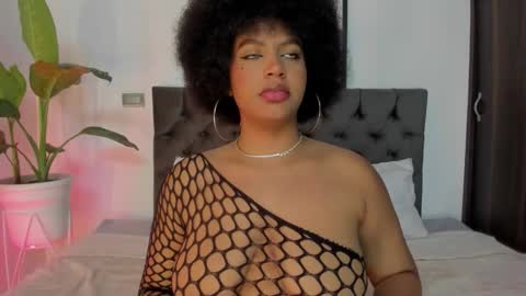 Snapshot of taylor_sexyy chatting on 11/16/25, 04:29 Taylor online show from 11/16/25, 04:29