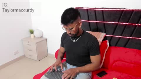 taylormaccurdy_ online show from 12/01/25, 02:00